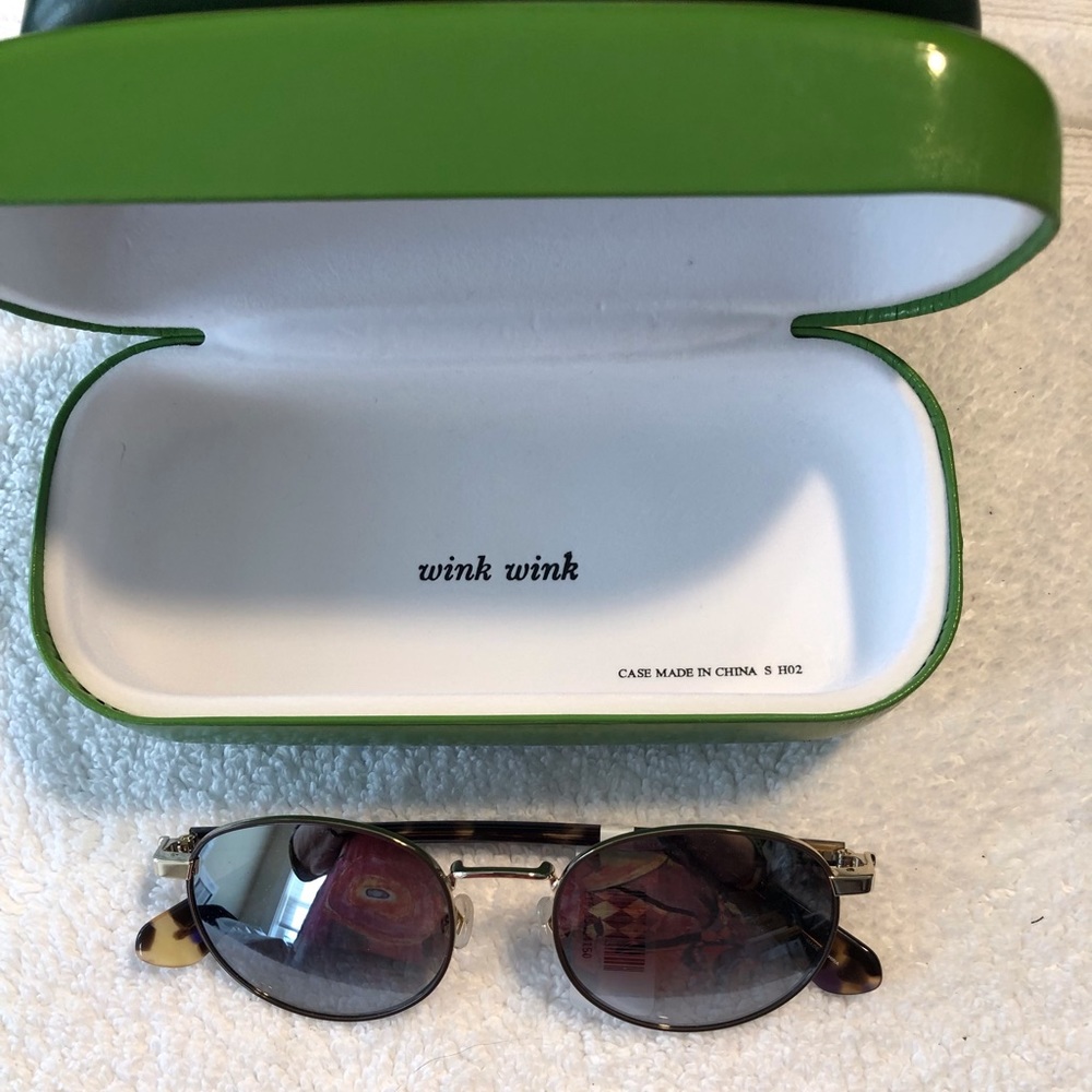 NWT Kate Spade sunglasses with case and cleaning cloth.